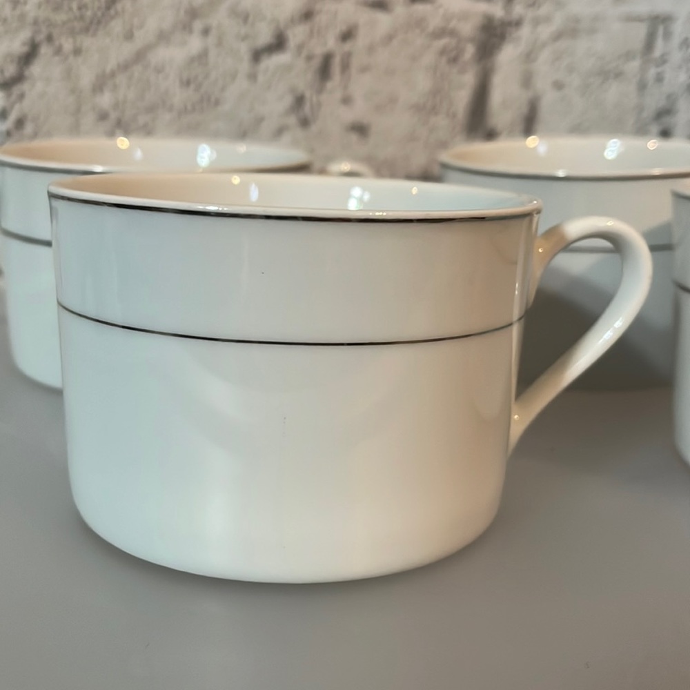 Vintage, Essential Home mug set of 4. Ceramic. No flaws! Like new!